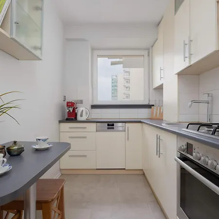 Family For 6 People In By Renters شقة وارسو