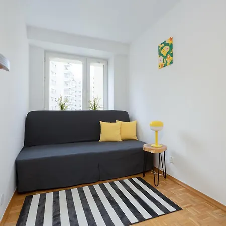 Family For 6 People In By Renters * ורשה
