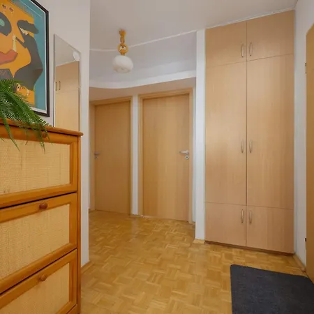 Family For 6 People In By Renters *