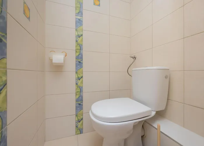 Family For 6 People In By Renters Apartment