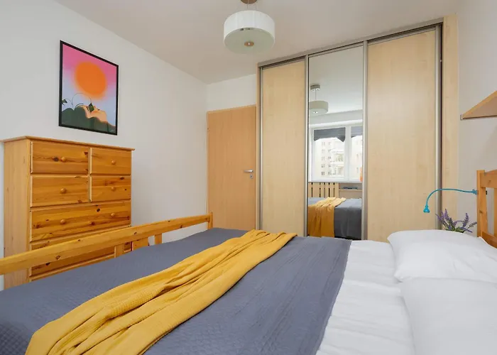 Family For 6 People In By Renters Apartment