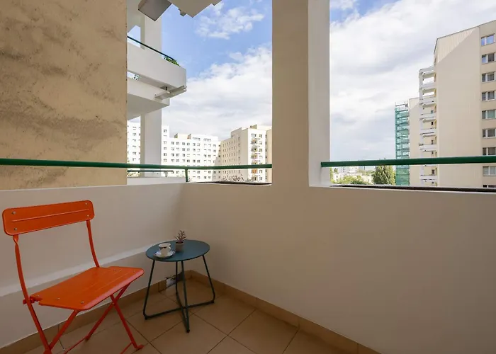 Family For 6 People In By Renters Apartment Warsaw