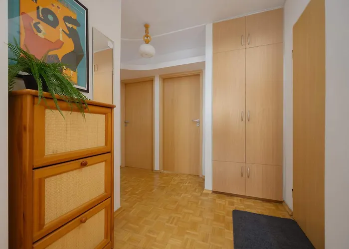 Family For 6 People In By Renters *