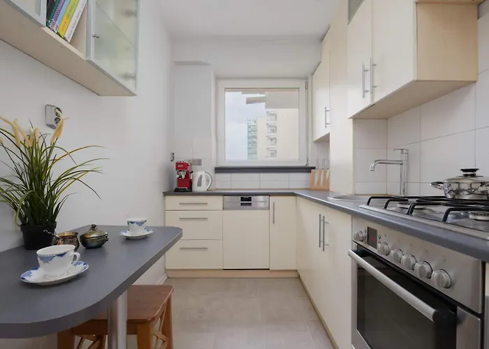 Family For 6 People In By Renters Apartment Warsaw